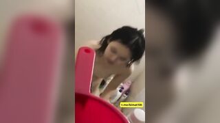 Quay Lén Em Học Sinh Cấp 2 Đi Tắm Dùng Sữa Rửa Mặt