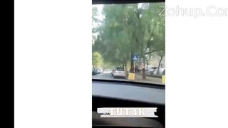 Vừa chốt Mercedes, địt luôn e người mẫu xe trên oto để kí hợp đồng
