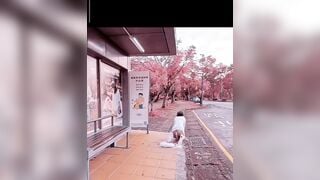 Đg đợi xe bus e học sinh bị rút sex toy sữa chảy tung toé