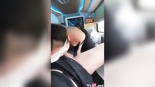 Cặp đôi địt nhau trên xe giường nằm nhưng ko đóng cửa sổ và cái kết
