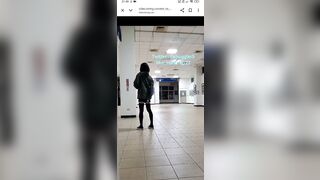 E gái lén đái ra chai r uống luôn nước tiểu trong bệnh viện