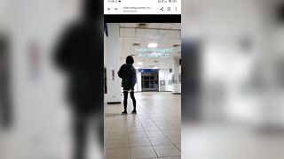 E gái lén đái ra chai r uống luôn nước tiểu trong bệnh viện