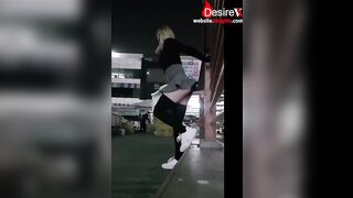 E gái trung quốc nhấp toy thủ dâm nơi công cộng có người lạ