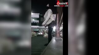 E gái trung quốc nhấp toy thủ dâm nơi công cộng có người lạ