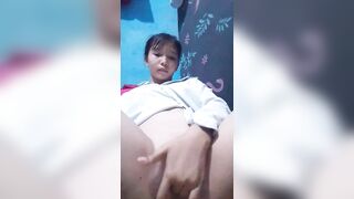 An nhiên 2k8 lồn non thủ dâm cho anh họ xem