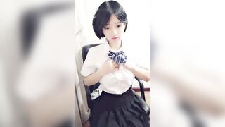 Gái xinh livetream thủ dâm địt nhau với e họ bắn nước lồn như suối P2