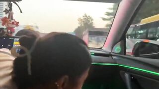 nữ tài xế xe công nghệ và anh khách may mắn được buscu khi đang chạy trên đường!!!!!