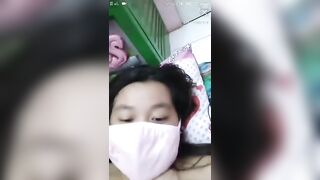 Súc vật a trai, Live trực tiếp FB, Lén sờ lồn con e đg ngủ bị bố mẹ xem trực tiếp