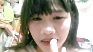 E gái show dáng trên ome