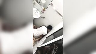 E gái say rượu bị thg chủ quán đi theo vào WC hiếp dâm xuất tinh đầy mặt