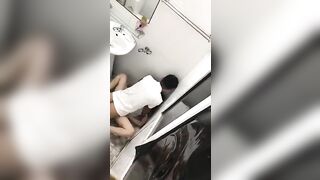 E gái say rượu bị thg chủ quán đi theo vào WC hiếp dâm xuất tinh đầy mặt