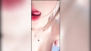 Em gái xinh chat sex trả kèo , trong phong toàn là gái ngành