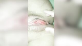 Xoa Bím Cái Lồn Ướt Át Của Em Gái Dâm
