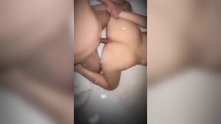 Dụ được em gái đi biển
