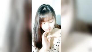 Gái teen trắng xinh đang cho con bú, muốn bú sữa vú hay sữa lồn của em HD