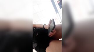 Quay lén dưới váy nhân viên điện máy xanh và thế giới di động