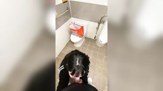 EM GÁI BÚ CU BẠN TRAI NHÓP NHÉP TRONG NVS (ST)
