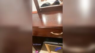 Bố mẹ mua ghế mát xa con trai đè dì trẻ ra địt xuất tinh đầy ghế
