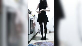 Em Gái Xinh Cởi Đồ Trước Máy Ảnh Khoe Trọn Cặp Vú Và Lồn Nhiều Lông
