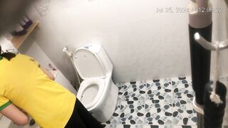 Quay lén e giáo viên đi tiểu 3