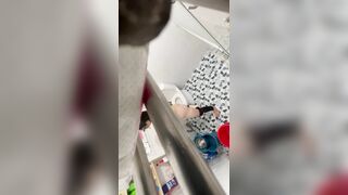 Quay lén e giáo viên đi tiểu 4