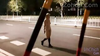 Trần truồng public dạo phố em này chơi chất hết nước cất luôn
