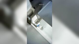 Quay Lén Gái Đẹp Đi Đái Trong Toilet Công Ty