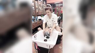 Tiệm làm tóc khiến mấy anh mê mệt!! địa chỉ ở cuối video đó :)))))
