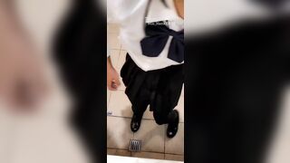 E gái chs ngu đổ coca nhét mentous vào lồn, nước coca tung toé
