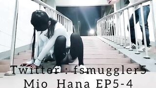 Học sinh hàn Quốc đang nhấp toy ở cầu thang bị người lạ phát hiện