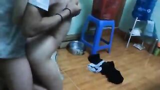 Thưởng cho em gái đỗ tốt nghiệp