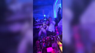 Tò mò về TAY VỊN ở quán karaoke như thế nào? Coi đi để mà biết, mí bé mới lớn à!