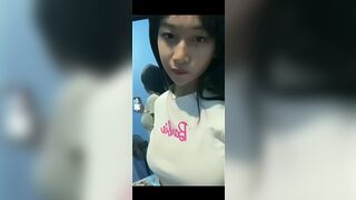 Em học sinh xinh gái điên đảo, tự quay không hề live