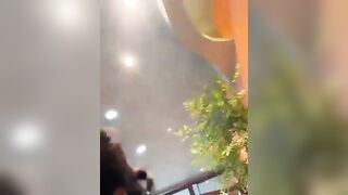 Eira hnay đi uống cafe mặc quần lót nhưng đái ra quán ngta là sao