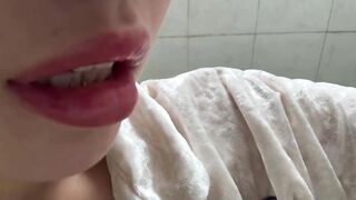 Em dâu thèm cu bị anh trai phát hiện