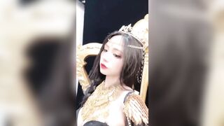 Gái xinh nude cosplay nữ hoàng sex