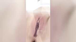 Lồn Em Dí Sát Điện Thoại Để Các Anh Liếm Cho Em Bớt Nứng 2