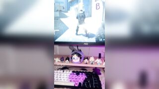 vừa chơi game bắn súng, vừa nghịch cobe bằng món đồ chơi xinh xinh!