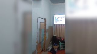 Em gái vừa bú cu vừa hát karaoke một mình dùng hai mic