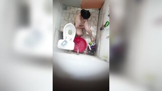 Quay lén nhỏ em họ tắm