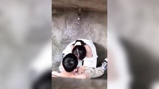 Em học sinh 2k8 ra sau lớp học bú cu cho bạn trai bị bạn học quay lén