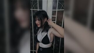 Thoả mãn cơn dâm với cặp vú khủng chảy sữa