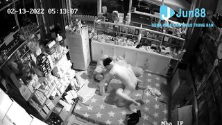 Vkl, Thg trộm địt luôn chị chủ nhà ở tiệm thuốc bị a chồng phát hiện