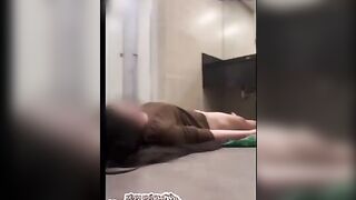 Bọn khốn nạn, uống say vào nhà vệ sinh bị người lạ lân nhau địt