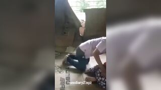 Súc vật dẫn con gái nhà người ta trốn học vào nhà hoang hiếp dâm bị phát hiện