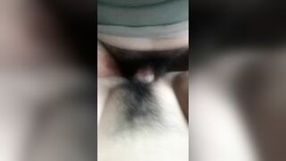 Tranh thủ lúc mẹ vợ ra ngoài