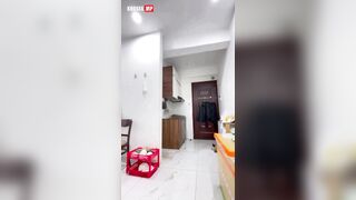 Số hưởng a thợ sửa ống nước bị chị chủ gạ địt vé máng vừa đái xong sướng vl ra