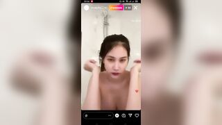 Khoe Vú Bự Lúc Tắm Chat Sex Với Người Yêu 2