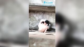 Quay lén đôi học sinh địt Nhau ở nhà để xe Giáo viên phát hiện