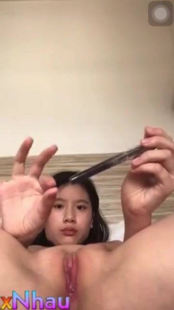 Em Gái Mới Lớn Khi Ở Nhà Một Mình